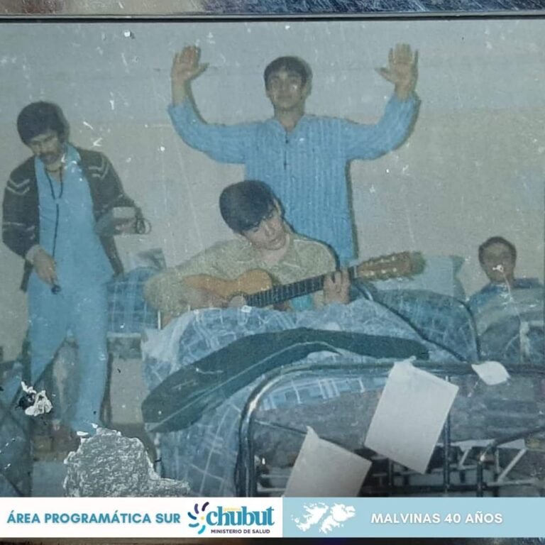 Entre fotos y dedicatorias, los recuerdos de una enfermera del Hospital Regional