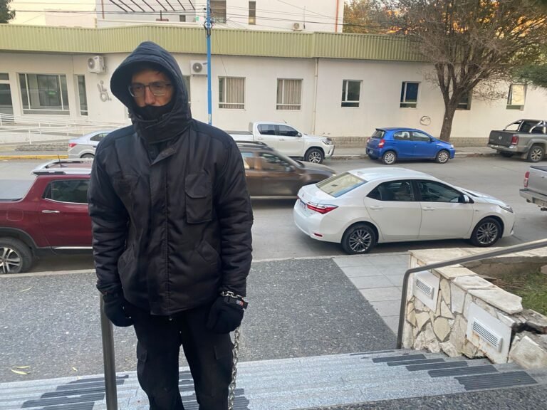 Tras 17 años de trabajo fue despedido y comenzó una huelga de hambre