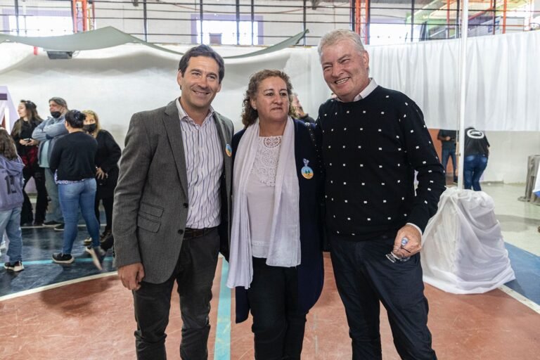 Luque participó del acto por el 79° aniversario de Río Senguer