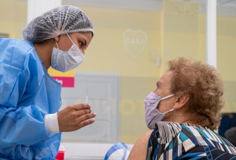 Covid-19:Carla Vizzotti anunció una cuarta dosis a mayores de 50 años