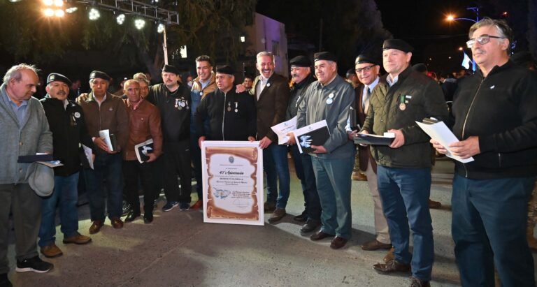 Vigilia del 40° Aniversario de la Gesta de Malvinas en Sarmiento