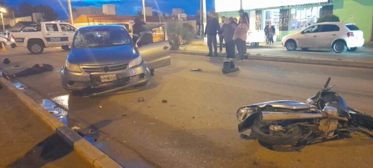 Fuerte choque dejó con politraumatismos a los conductores