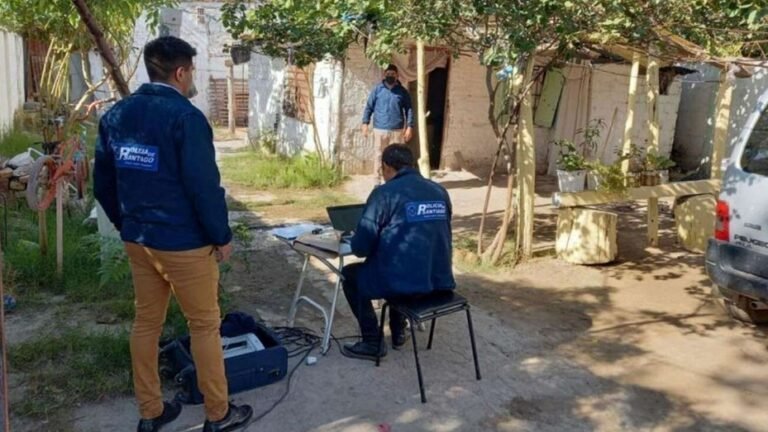 Mató a su expareja y obligó a su hija a dormir con el cadáver