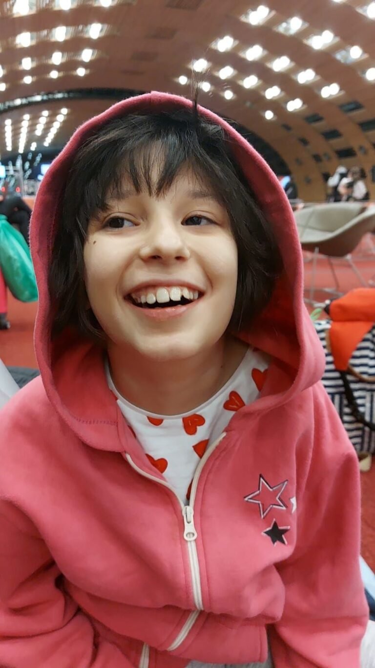 Coni, sufrió una cuadriparesia y viajó a Tailandia con la esperanza de volver a caminar