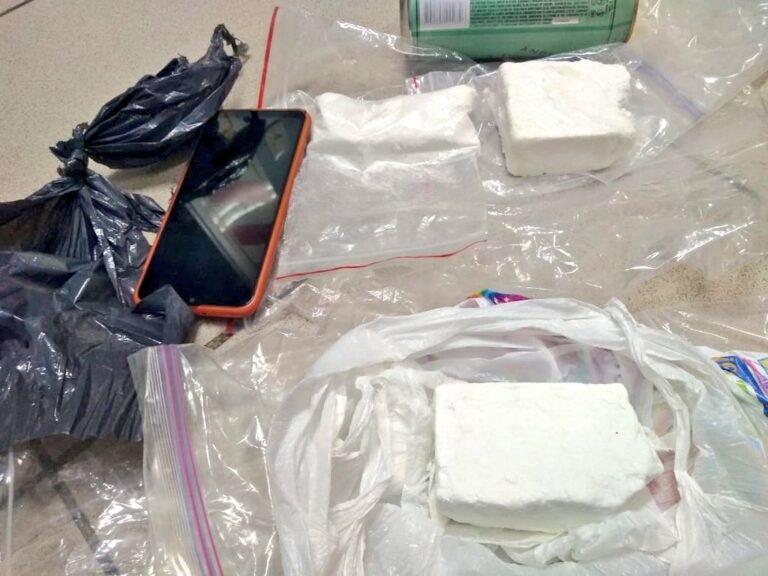 Trasladaba mil dosis de cocaína en un micro de larga distancia