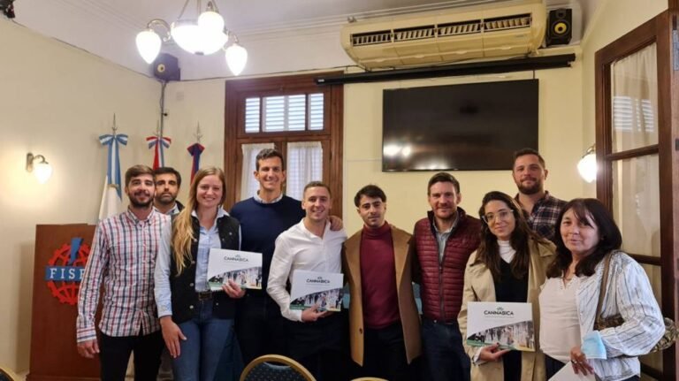 Descubrió que lo que recibía su mamá para aliviar el dolor no era cannabis medicinal y fundó una ONG para concientizar