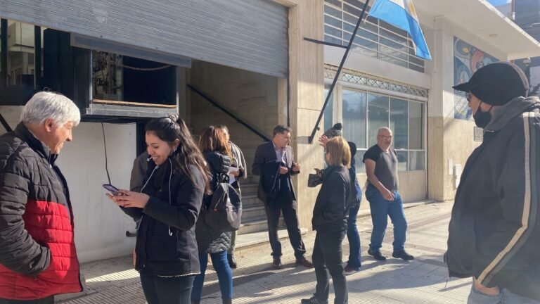 Reclamo de vecinos ante la falta de ambulancias en la ciudad