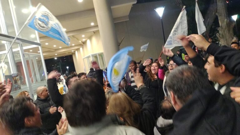 Omar Unquén de la lista celeste y blanca quedó al frente del SOEM