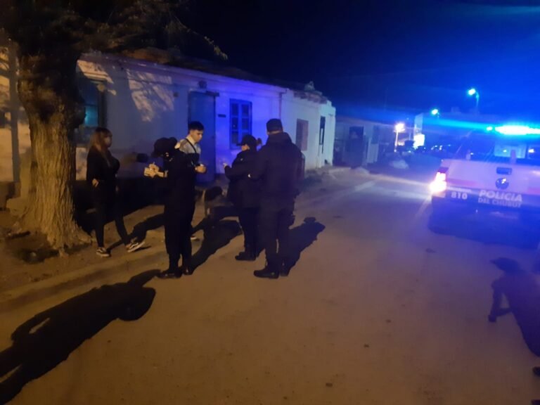 Desarticularon una fiesta clandestina en Standart Norte con 50 personas