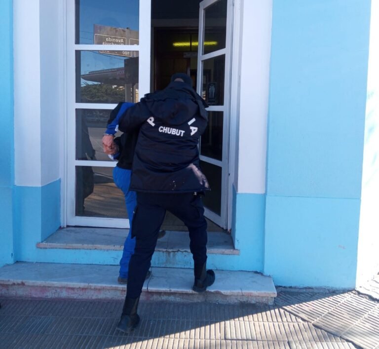 Lo detuvieron cuando golpeaba a su pareja, embarazada de siete meses