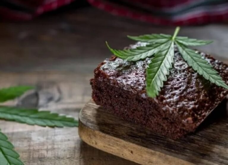 Al menos tres alumnas se intoxicaron con brownies de marihuana en un colegio