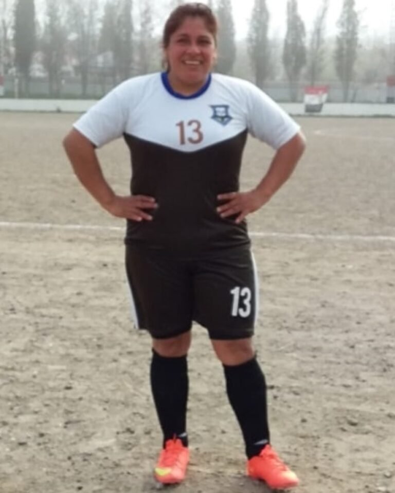 Es enfermera y hace 800 kilómetros para jugar al fútbol