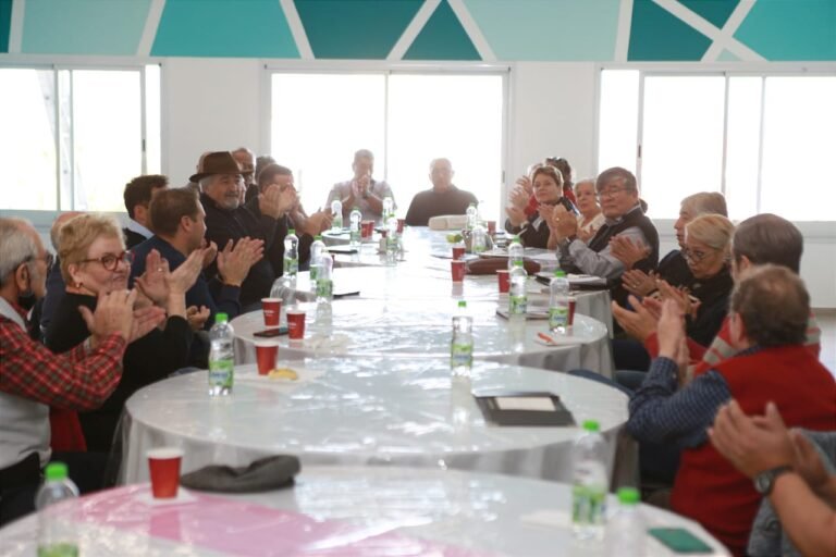 Centro de Jubilados: Funcionarios se reunieron para resolver inquietudes