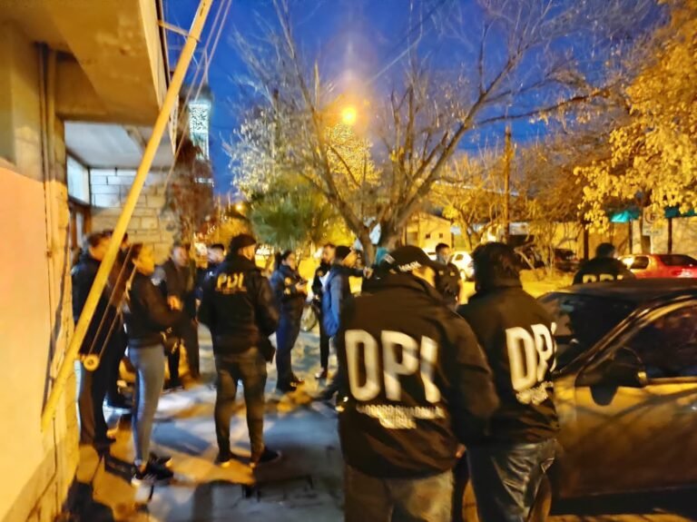 Cayó  una banda que se dedicaba a vender materiales  por facebook