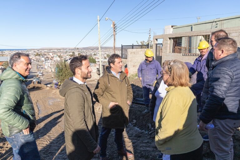 El intendente Juan Pablo Luque visitó el barrio La Floresta,