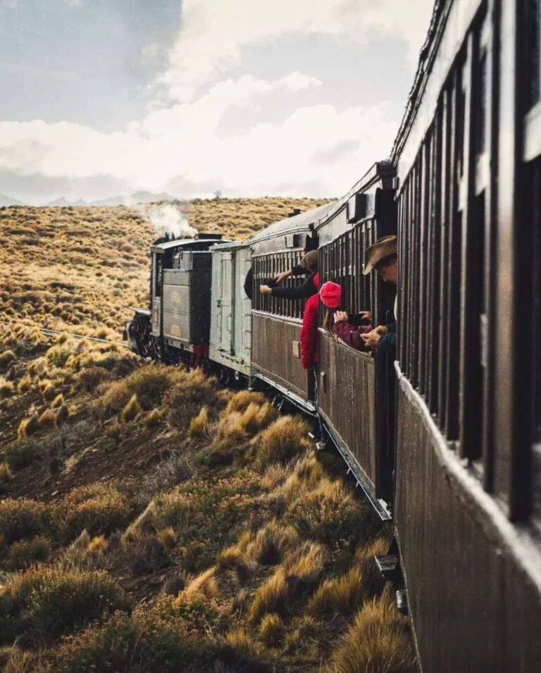 “La Trochita” volvió a unir Chubut con Río Negro