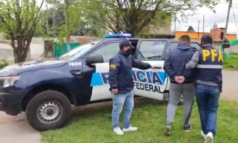 Detuvieron a un hombre por distribución de pornografía infantil