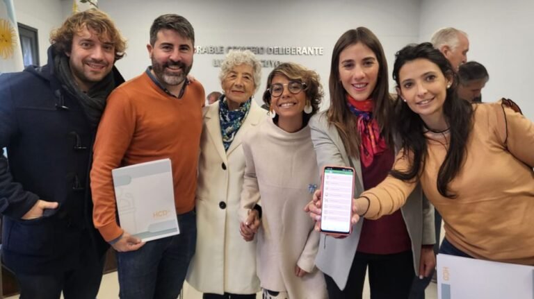 Una pareja creo una app para encontrar locales gluten free y fueron reconocidos por un municipio