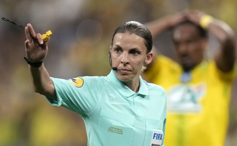 Seis mujeres harán historia en Qatar 2022: fueron designadas para arbitrar
