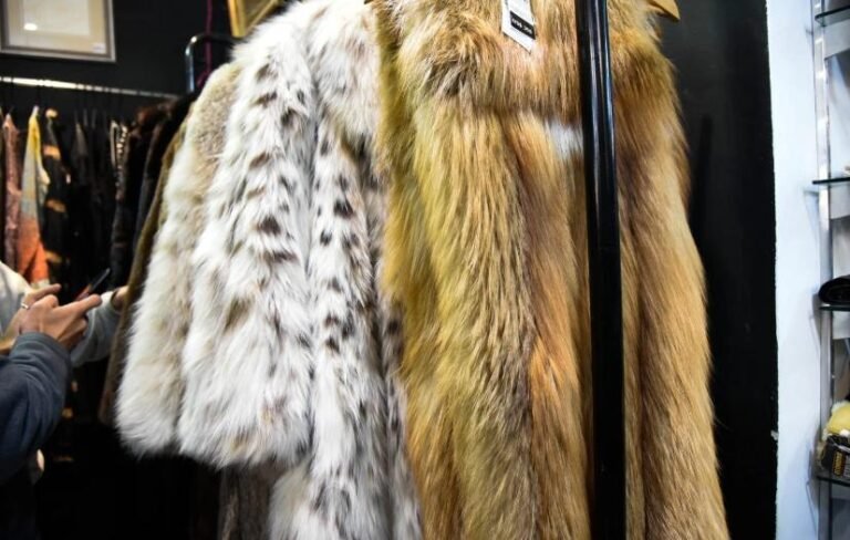 Secuestraron ropa hecha de cuero de animales protegidos