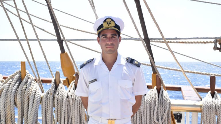 El marino chubutense que nos representa en la fragata ARA “Libertad”