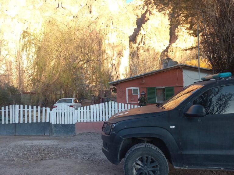 Policías rescataron a una mujer que era golpeada por su pareja