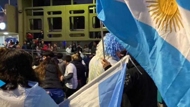 Tras una pelea con armas blancas hubo detenidos en los festejos