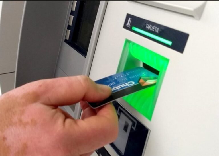 Este viernes depositan los haberes a los empleados públicos y jubilados