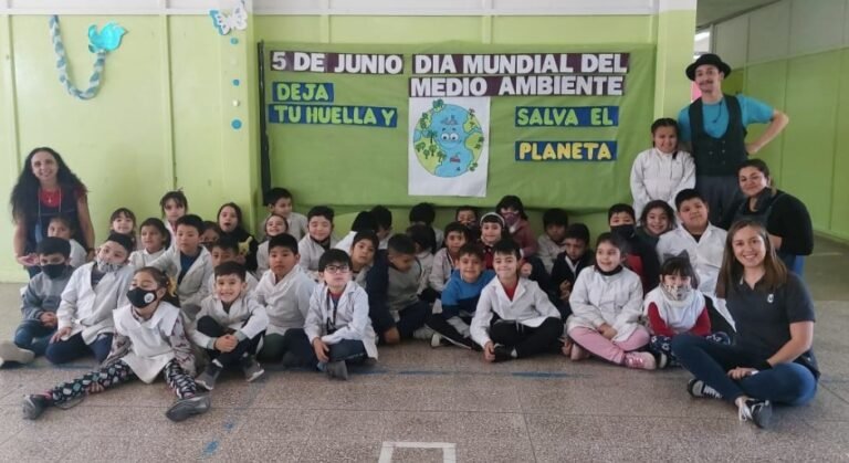 Urbana organizó una obra de títeres para festejar el día del medio ambiente