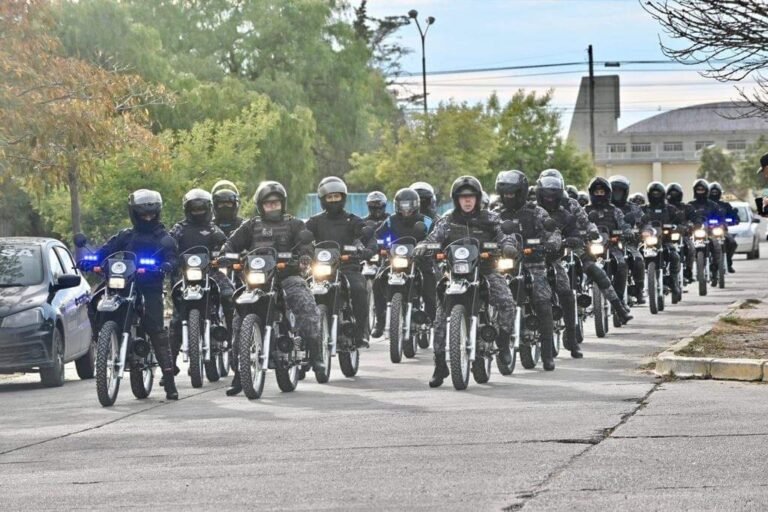 Entrega de radares y alcoholímetros a la APSV y 40 motos a la Policía