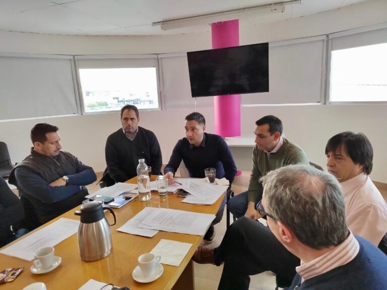 Impulsan la exhibición de productos comodorenses en supermercados
