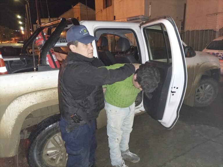 Tras una persecución fueron detenidos por robar materiales de una obra en construcción