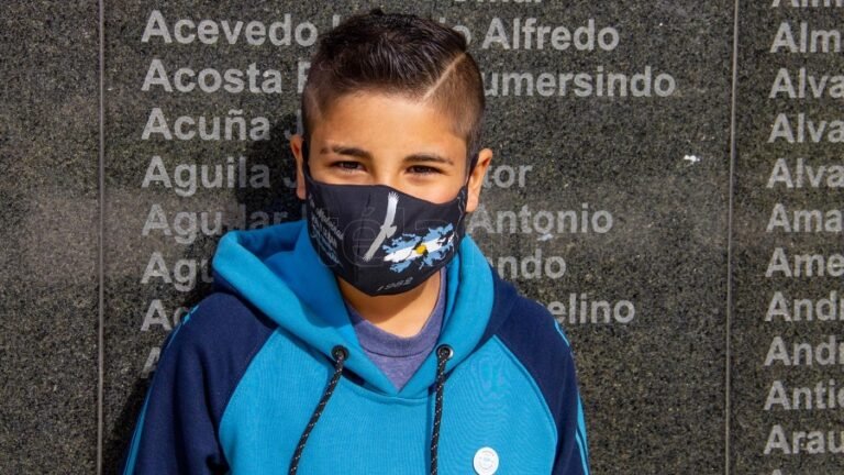 Jujuy aprobó la Ley Thiago: los estudiantes llevarán bordado en el guardapolvo las Islas Malvinas