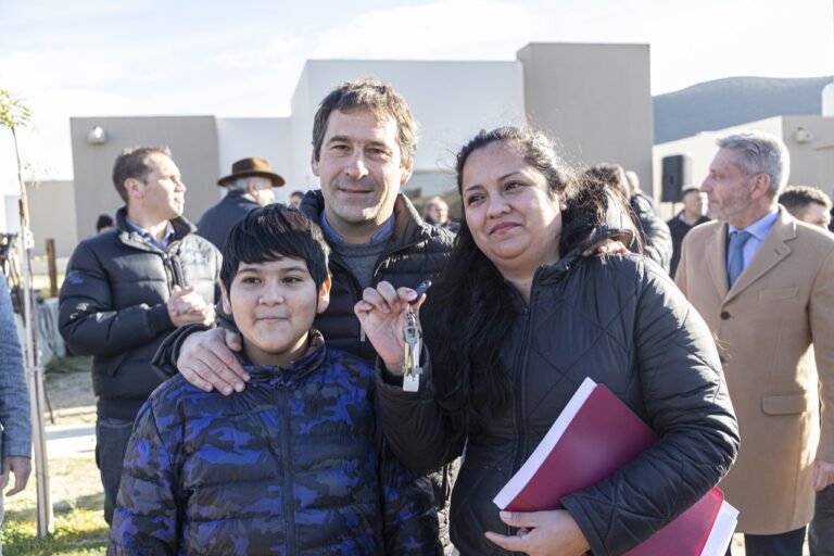 Entregaron 71 viviendas y licitarán otras 128