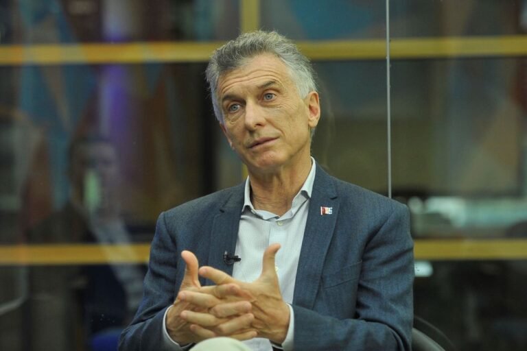 Denuncian a Macri por la compra de aviones militares que no podían volar