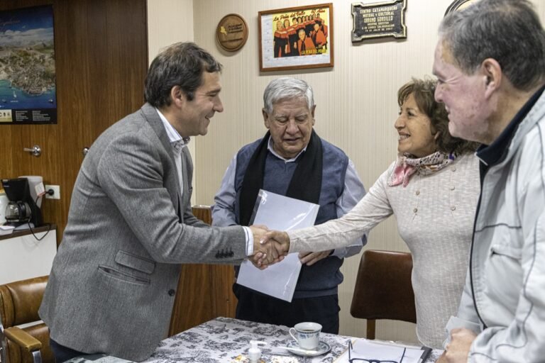 La Municipalidad entregó ayuda económica al Centro Catamarqueño