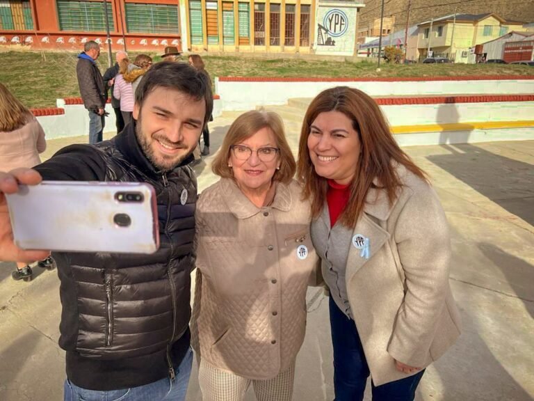 100 años de YPF: Nacho Torres y Ana Clara Romero proponen trasladar la sede central a Comodoro Rivadavia 