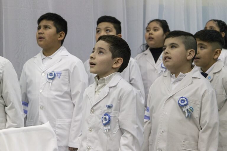 Los alumnos de la Escuela N°197 realizaron la promesa a la bandera