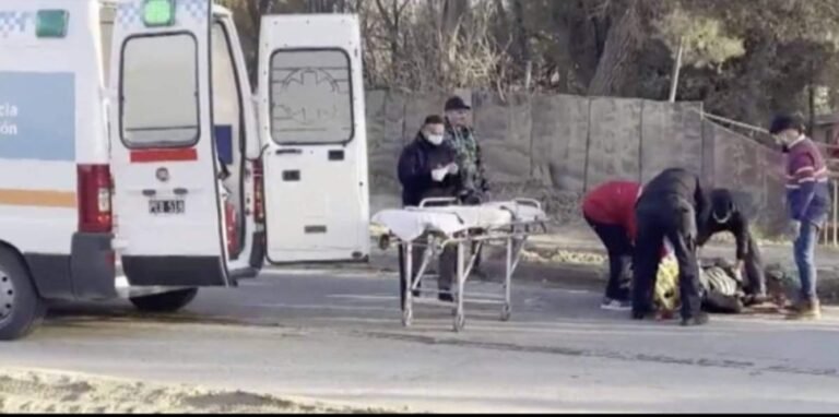 Volvía de una fiesta, viajaba en el baúl y salió volando: está internado grave