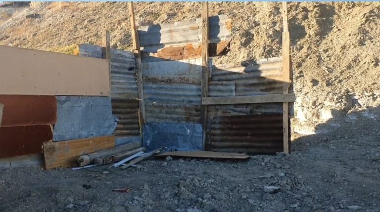 Cambian trabajo por alimentos y materiales