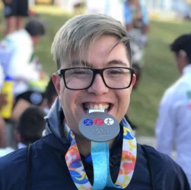 Un chubutense ganó la medalla de plata en el Mundial para atletas con Síndrome de Down