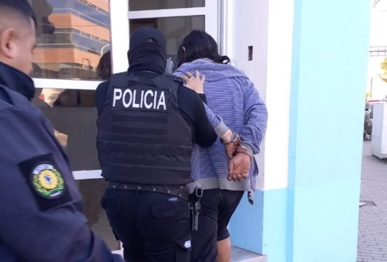 Una persona apuñalada afuera de Easy