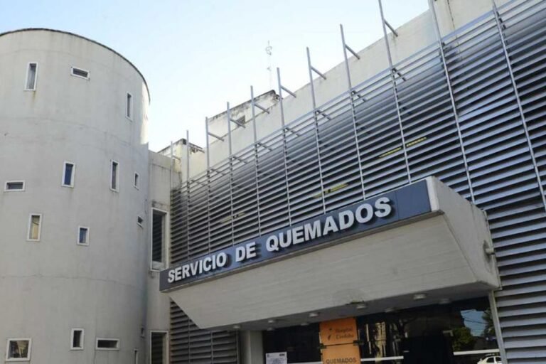 Su novio la roció con nafta y la prendió fuego tras una discusión