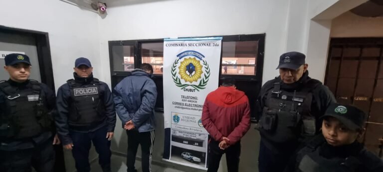 Detienen a dos motociclistas que iban armados