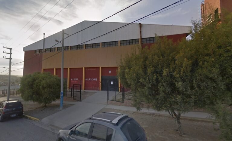 Una mujer fue desalojada con sus hijos por orden de la jueza de Familia