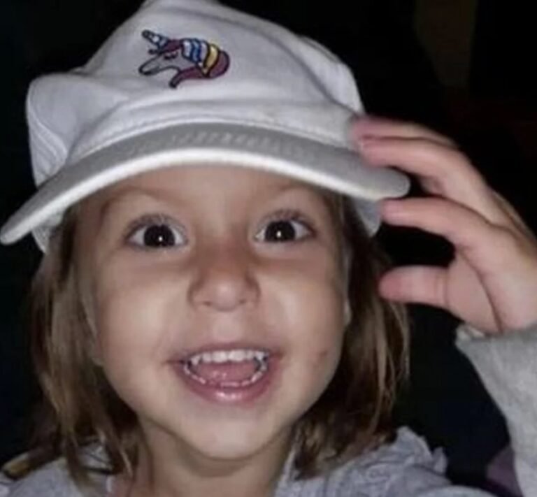 Dejó a su hija con la niñera y la encontró muerta