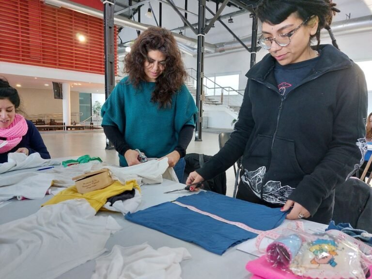 Urbana realizó un taller para producir pañales de tela