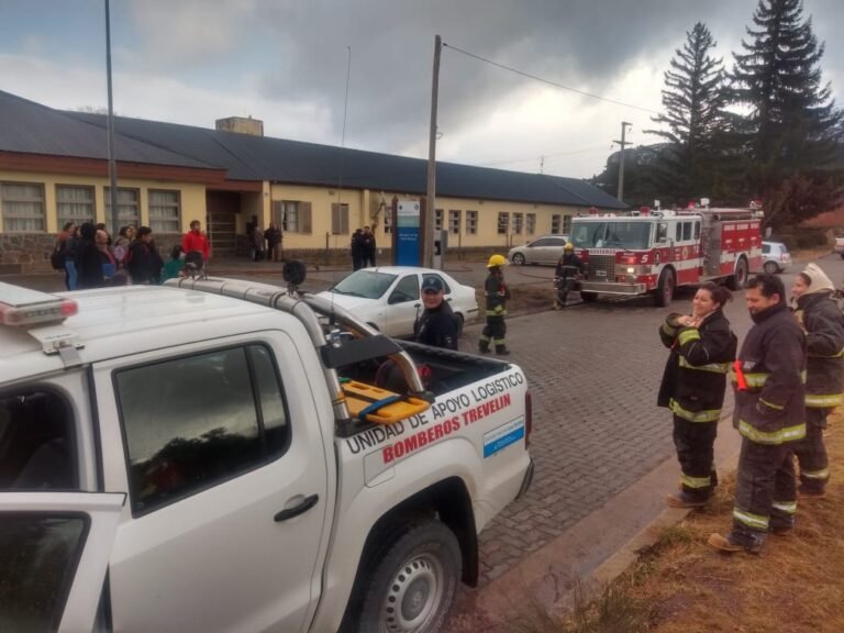 Estudiantes evacuados y una docente desmayada por problemas de calefacción