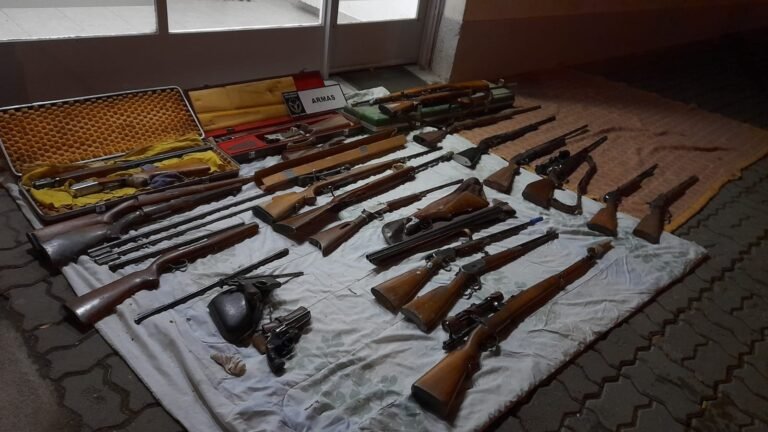 Instructor de esquí vendía droga por delivery: hallaron cocaína y un arsenal