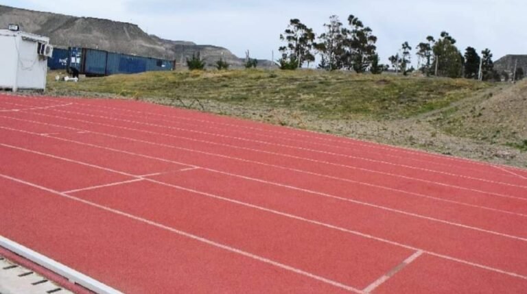 Se descompensó y falleció en la pista de atletismo